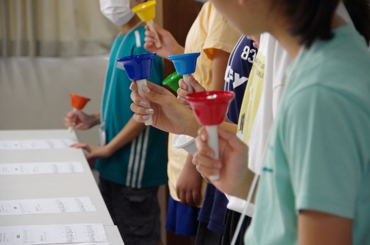 <p>2024年6月15日（土）に本学で「令和6年度 子ども大学あげお・いな・おけがわ」の1日目の講義プログラムが開催され、当日は人文学部子ども教育学科 相川徳孝先生による「パイプオルガンのしくみを知ろう！」をテーマとした講義が行われました。 「子ども大学あげお・いな・おけがわ」は上尾市、伊奈町、桶川市、日本薬科大学と本学が連携して講義プログラムを提供しています。 対象は2市１町在住の小学校5～6年生で、子どもの知的好奇心を刺激するさまざまな講義や体験活動を行っています。</p>