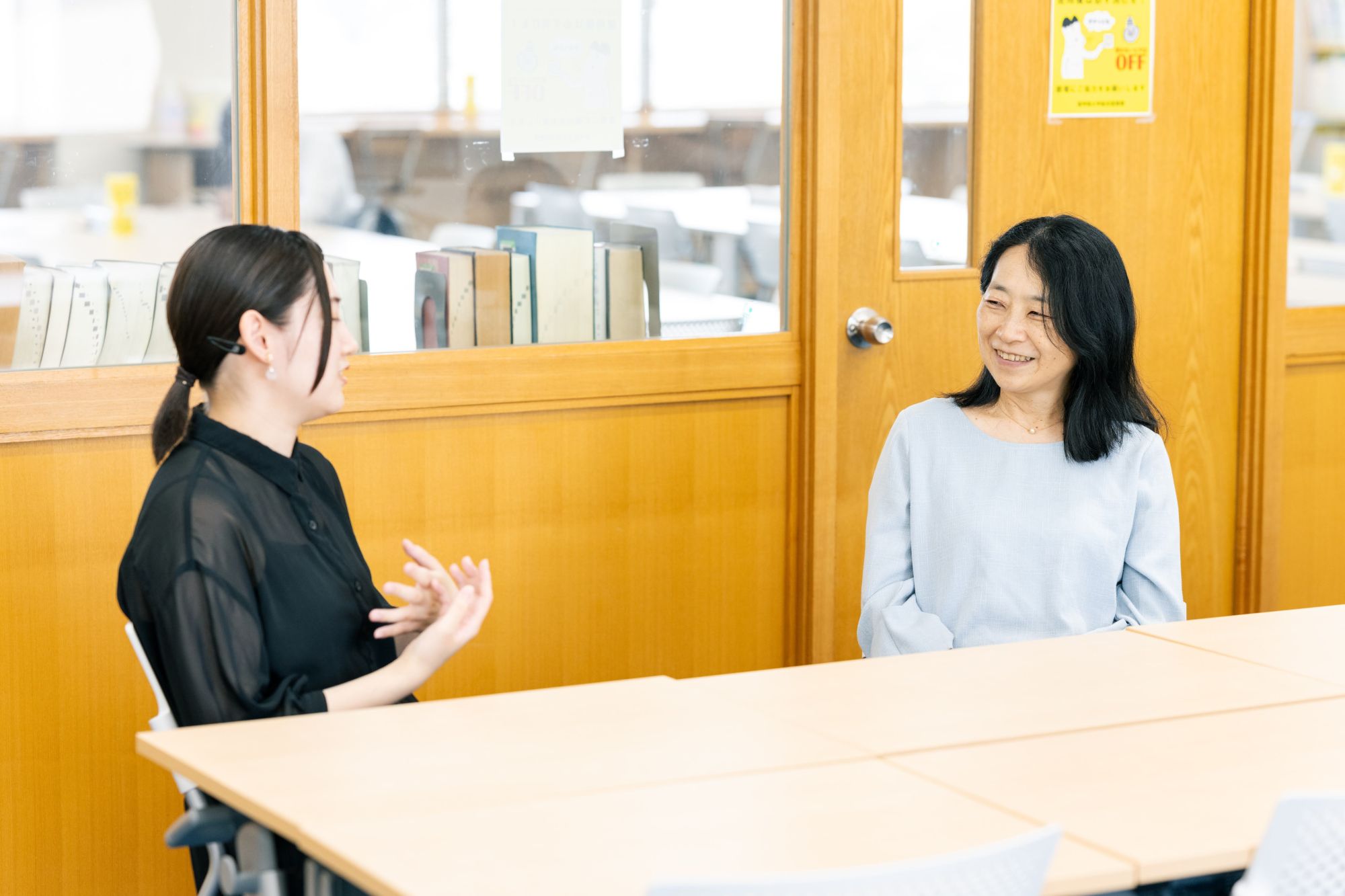 <p>聖学院大学心理福祉学部心理福祉学科から聖学院大学大学院の心理福祉学研究科修士課程に内部進学をした髙橋花鈴さんに、臨床心理学（家族心理学）がご専門の村上純子先生がインタビューしました。 内部進学を決めたきっかけ、学部と大学院の違いや将来の展望などについてお話しいただきました。</p>
