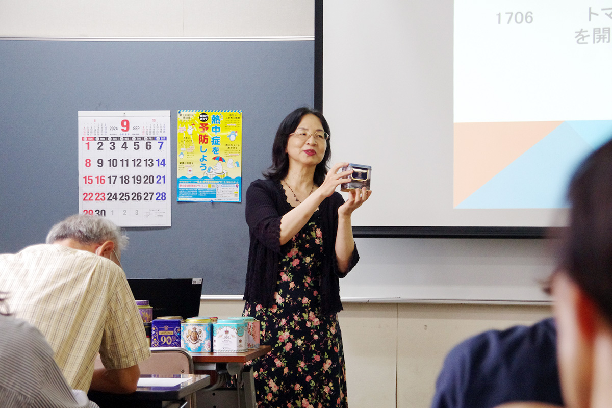 <p>聖学院大学は、2013年より上尾市との連携に関する包括協定を締結しています。2024年度より大谷公民館と聖学院大学の連携講座を開講し、多様な文化を学ぶことをきっかけに幅広い探究心を育む講座を行います。 9月30日、10月7日の午前10時から正午（全2回）で、イギリス王室の関わりからイギリスの食とスポーツを考える講座を開講。イギリスの文化に与えたイギリス王室（王侯貴族）の影響を、紅茶と競馬の事例から、その歴史や発展を学びます。</p>
