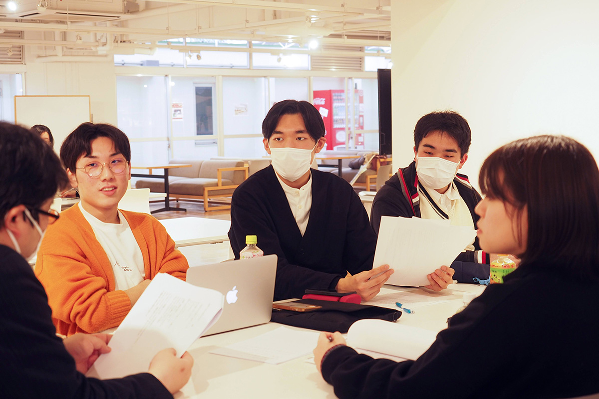 教職（中高・国語科）を志す学生団体「教職クラブAssist'」に所属し、高校生から寄せられた小説や詩を合評し、その評論文を高校生に返す高大連携の活動も行いました。