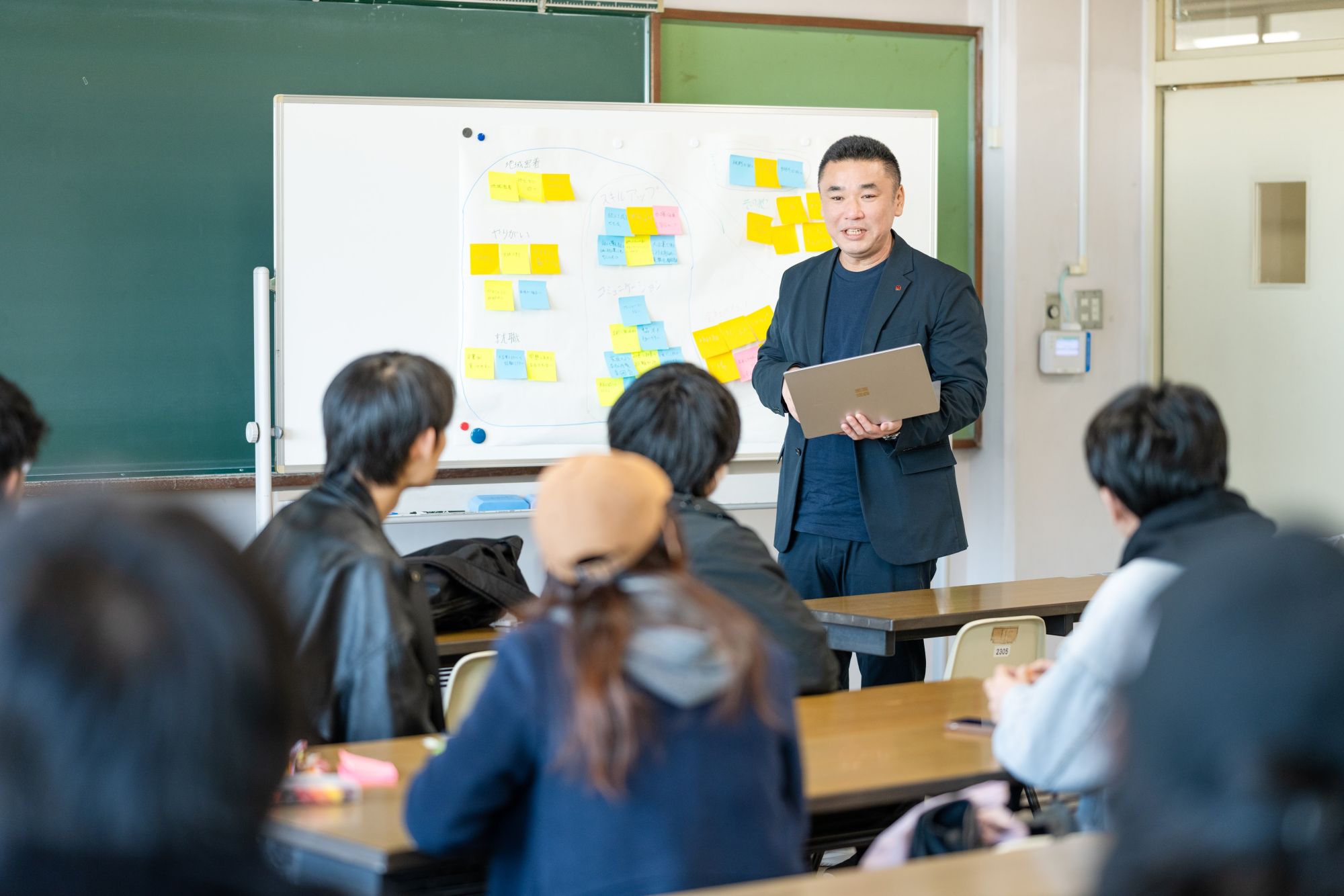 聖学院大学で未来の経営者マインドを磨く！──経営者から直接学ぶ「中小企業論」