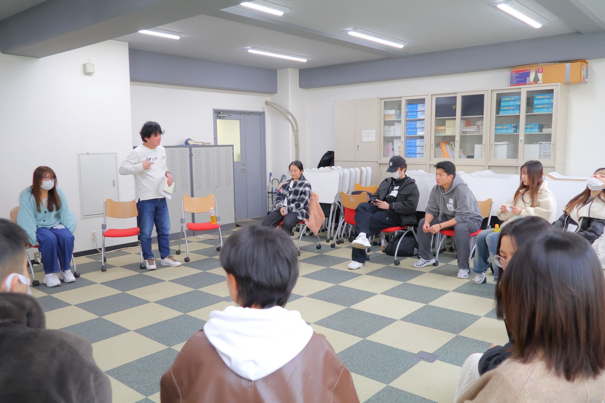 「自分が呼ばれたい名前」の名札をつけます