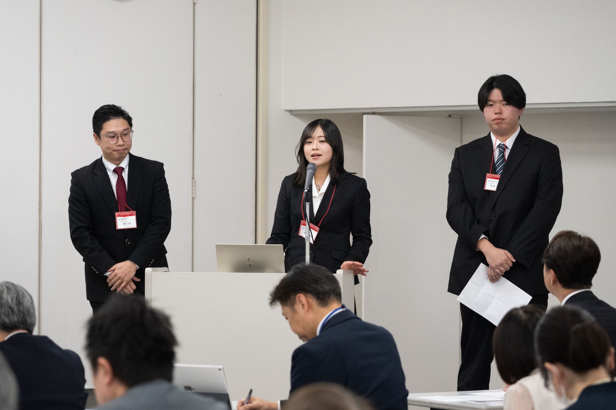 普通の授業とは違う！？政治経済学科の学生が企業の社長にプレゼンする企業研究発表会に参加！