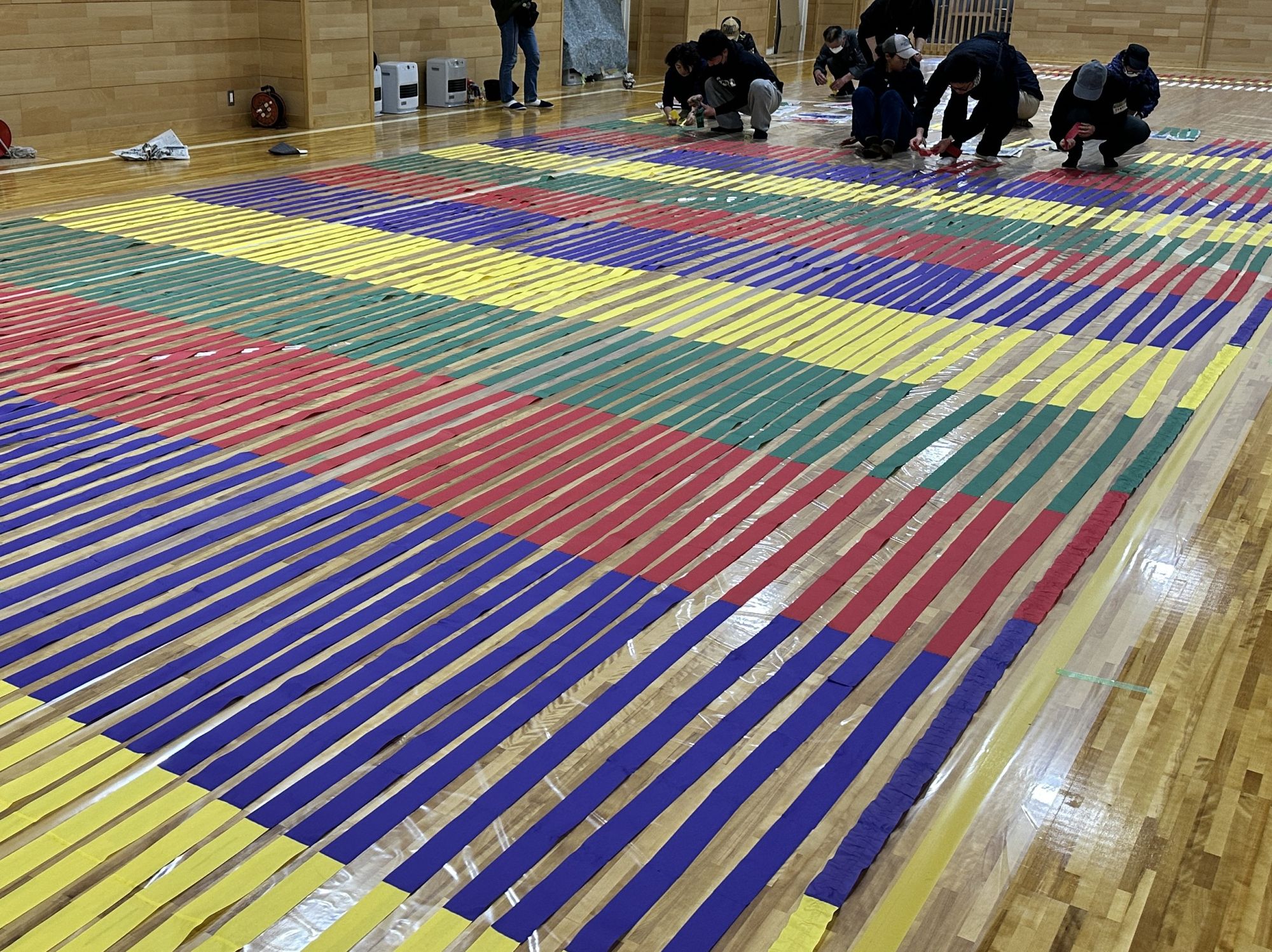 能登町小木で行われる「とも旗祭り」準備のお手伝いの様子
