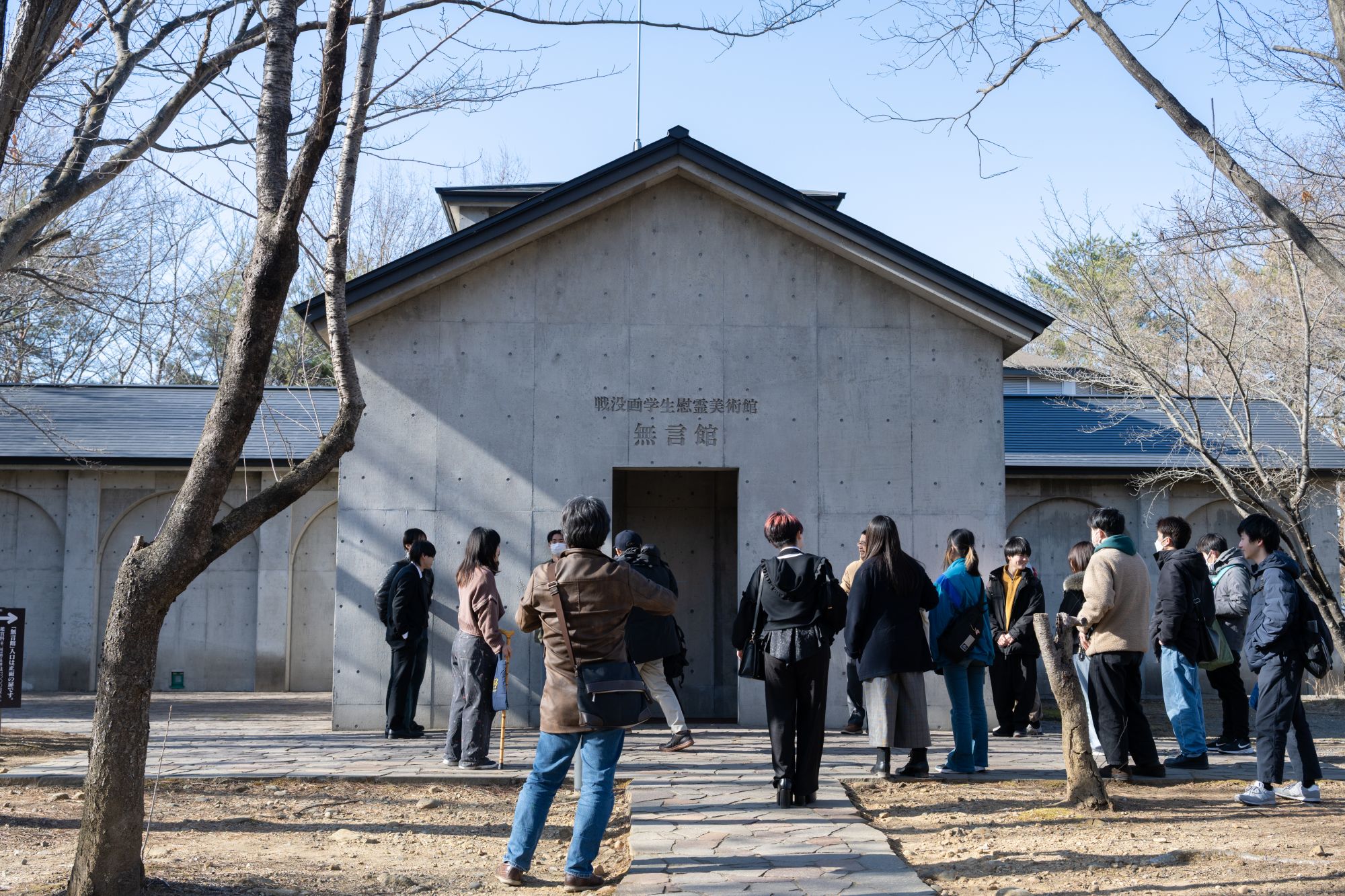 太平洋戦争で亡くなった美大生の絵を展示する無言館