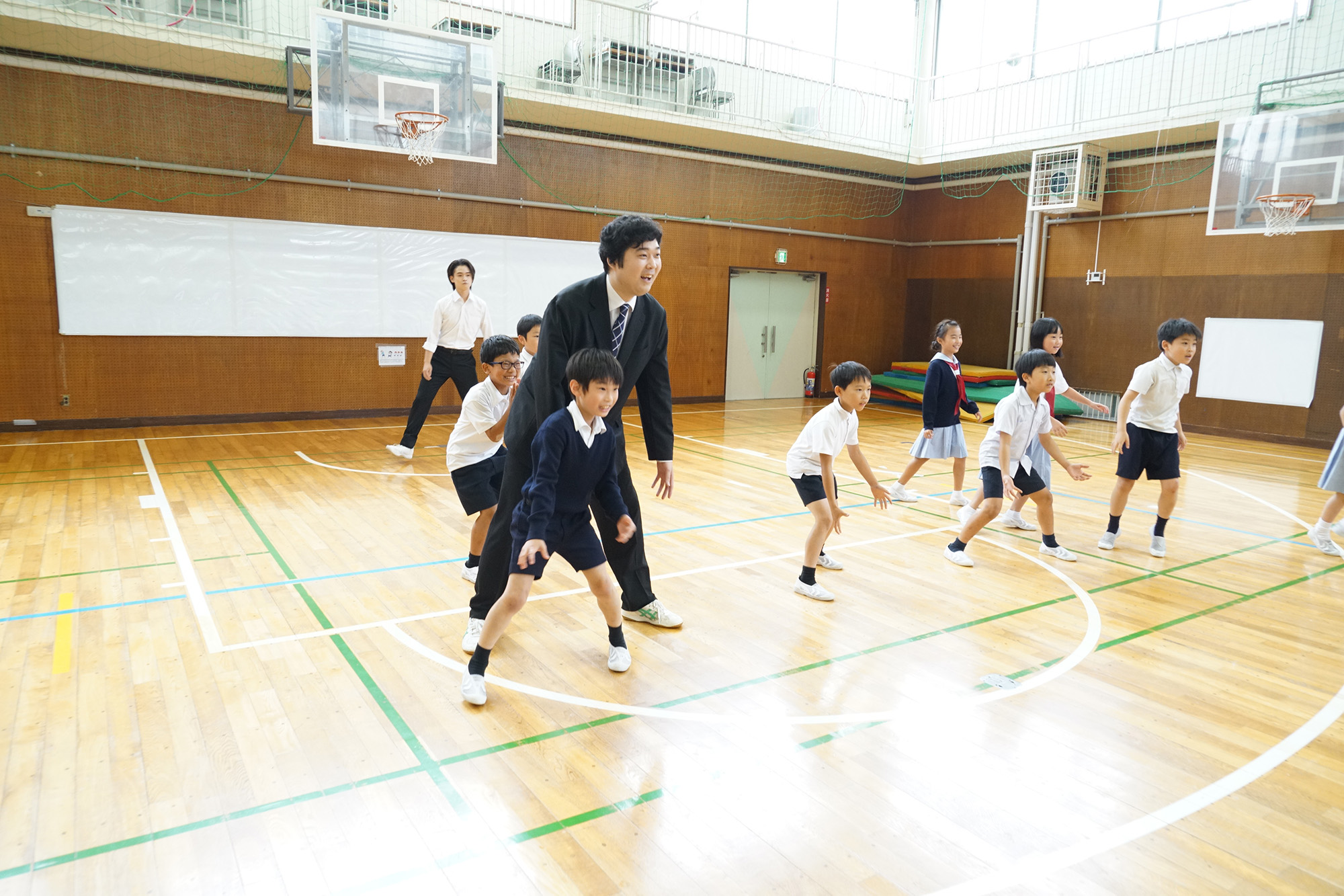 休み時間には子どもたちと一緒に全力で遊びました！