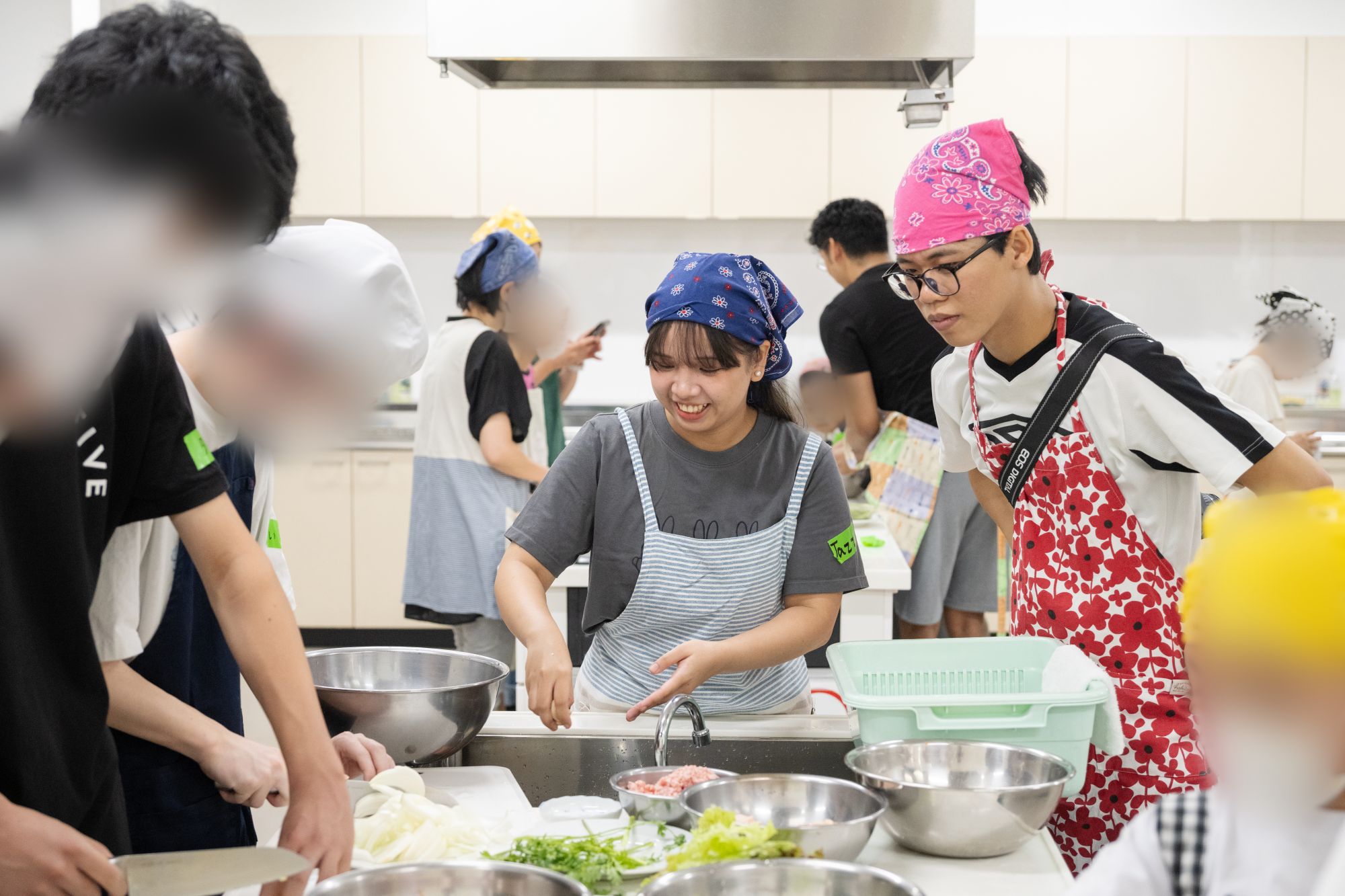 料理から広がる、多文化共生。──高校生と大学生が一緒につくった異文化料理教室