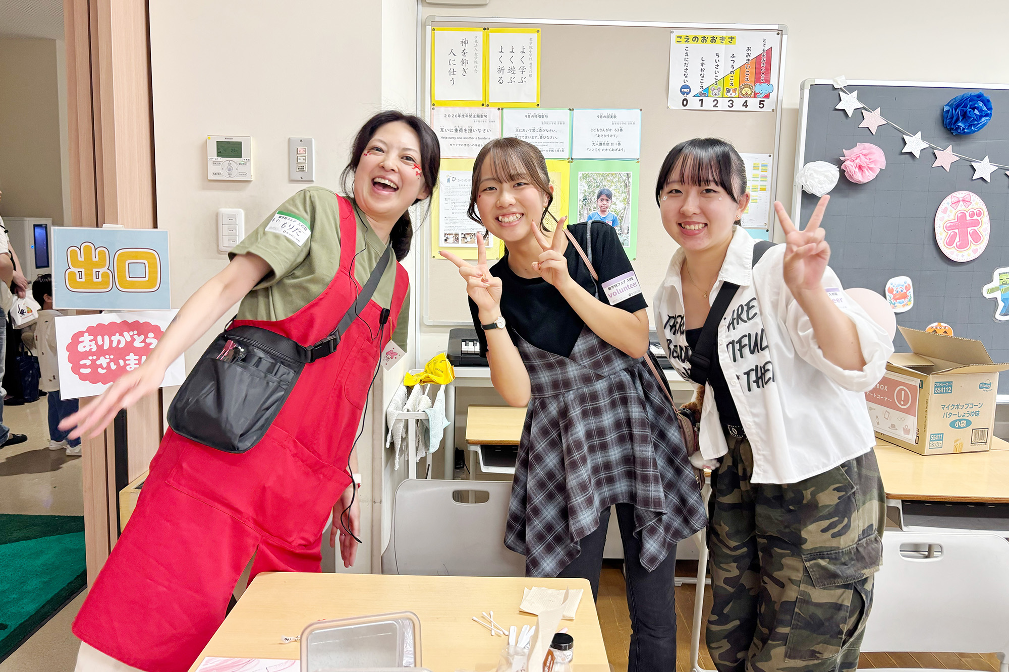 初対面のPTAスタッフとも素早く連携し、来場者対応に入りました。これも教育現場での保護者対応や教員間の連携に必要なスキルに繋がります。
