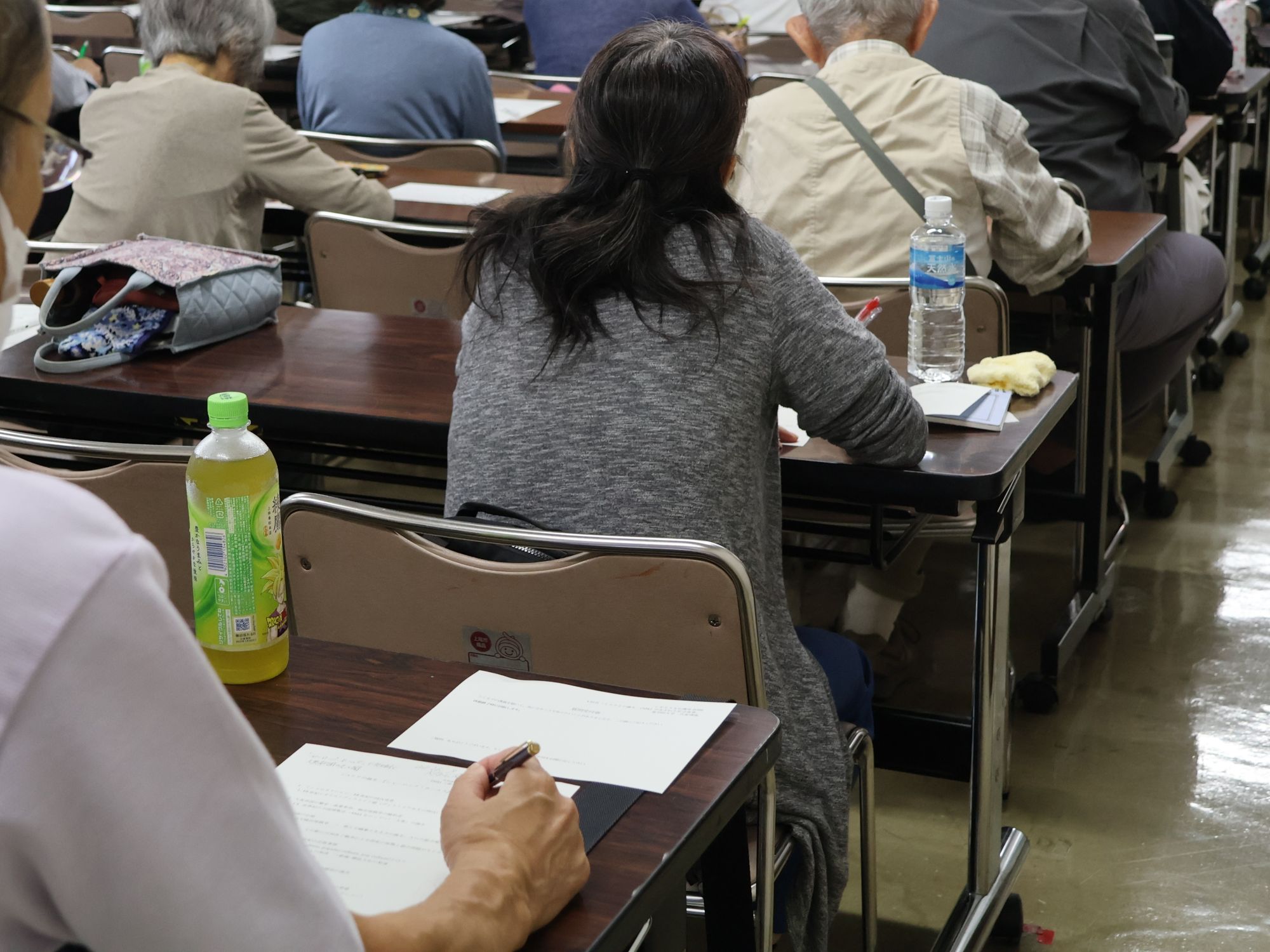 熱心にメモを取る姿が見られました